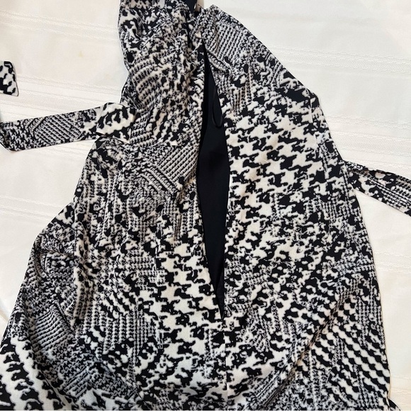 MNG by Mango Dress Sleeveless V- Neck‎ Sz 10 EUC Blk & Wht Print - Picture 6 of 11